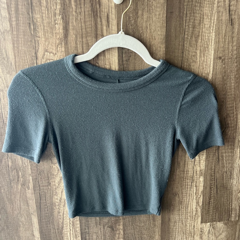 Lululemon Hold Tight Crop shirt short sleeve size women’s 2 Grey - Picture 6 of 7